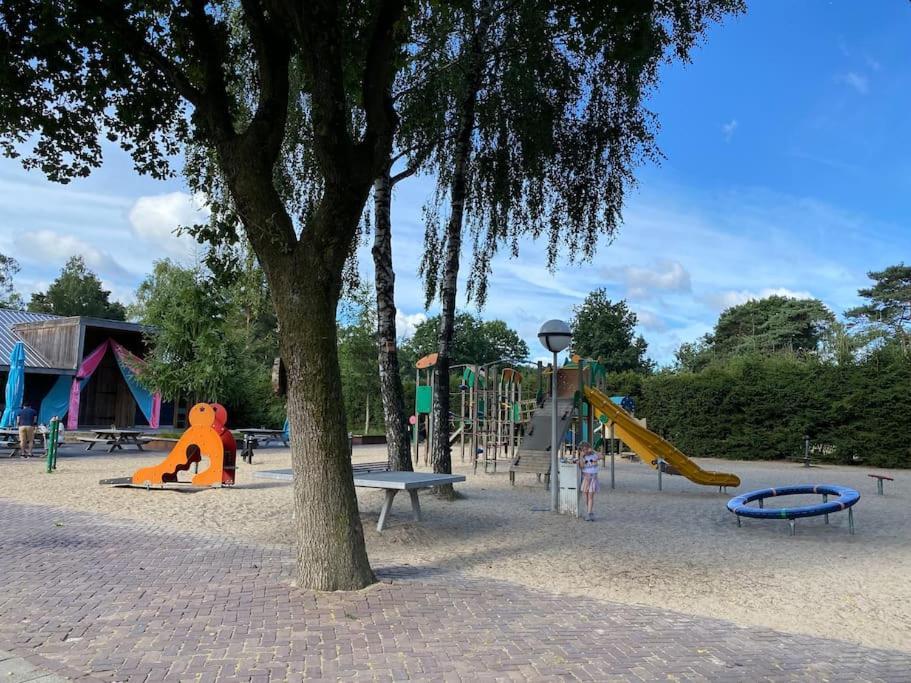 Knus Huisje Op Kindvriendelijk Park Met Zwembad Otterlo Bagian luar foto